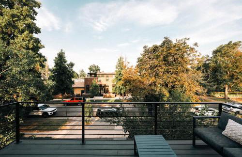 Colorful Sunnyside Escape - Walk to Dining & Parks - Foto 29