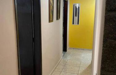 Ampla casa em condomínio a 300mt da praia - Foto 3