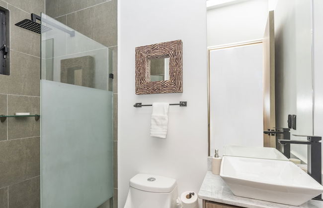 4BR Oasis with Pool & Gym at Nueva Escondida - Foto 18