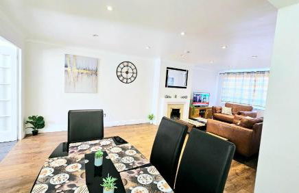 Cosy and spacious Home -Free parking, Free WiFi- sleeps 5 by FINNA Properties Ltd - Foto 7