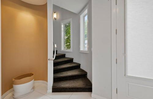 Piermont Waterfront Villa with Hot Tub - Photo 39