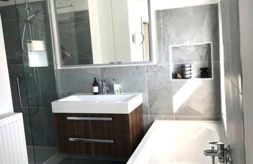 gemütliches Einfamilienhaus in Gera mit 3 Schlafzimmern mit Garten und Parkplatz - Foto 1