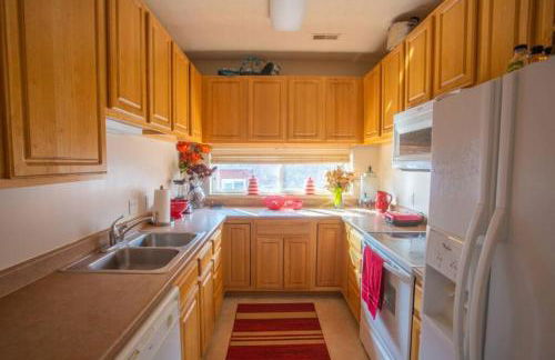 BEAUTIFUL COZY CONDO with POOLS/GYM-SELF CHECK-IN - Foto 27