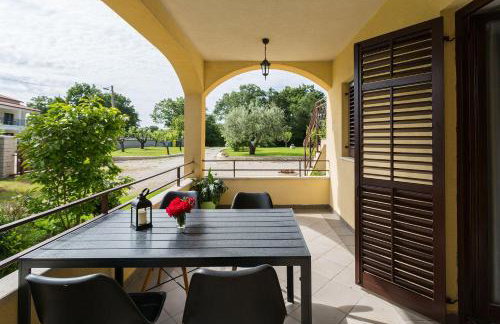 Hundefreundliches Apartment mit Pool, Kinderspielplatz, Outdoor-Kueche, Grill - Photo 21