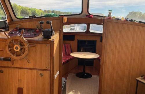 L'Amazone - bateau à quai sur le canal de bourgogne - Foto 4