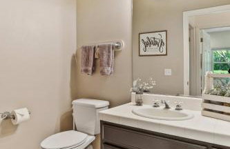 Charming 4BR Wine Country Getaway with Spa & Firepit - Foto 45