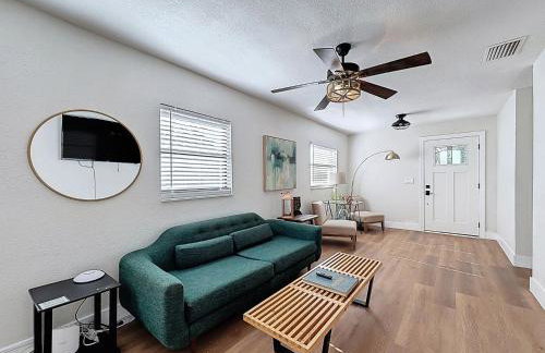 Newly Renovated | Minutes to Riverwalk & Beaches | Tampa Heights - Foto 25