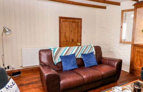 Characterful and quirky cottage in beautiful Pembs - Photo 3