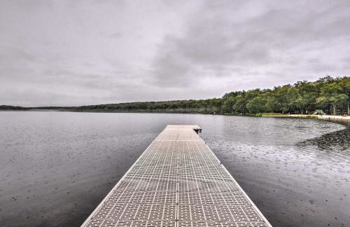 Pocono Mountain Home with 3 Community Lakes! - Foto 24