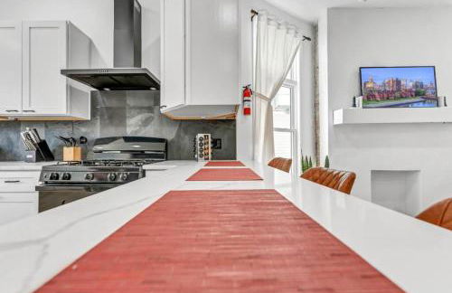 Trendy Two-Level Apartment - Foto 26