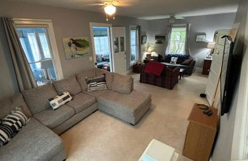 515Escape - Near downtown, private backyard, firepit, bbq, fun! - Foto 14