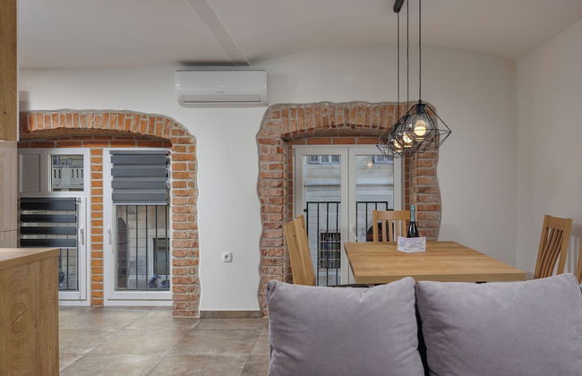 Rijeka City Vibes Apartment - Photo 10