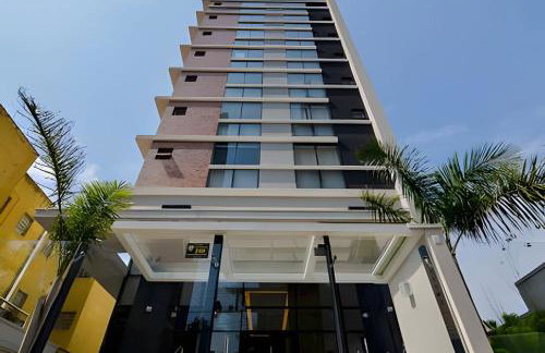 Studio prox shopping Curitiba Wifi, TV a Cabo e ar by UROOMS - Foto 3