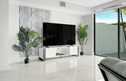 April Sale! 4BR - Private Yard, Grill, Soaking Tub, Near Coral Gables & MIA Airport - Foto 27