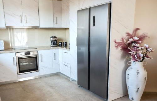 Secluded Luxury Villa w Jacuzzi & Stunning Views - Photo 16