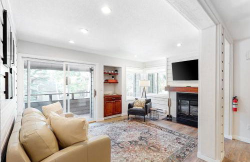 Modern Alpine Getaway - Photo 1