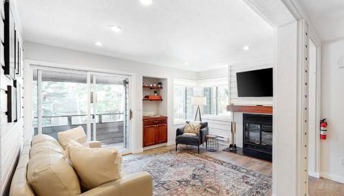 Modern Alpine Getaway - Photo 1