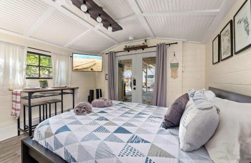 Tiny Home w MIL suite - 3 MI to DT - Foto 55