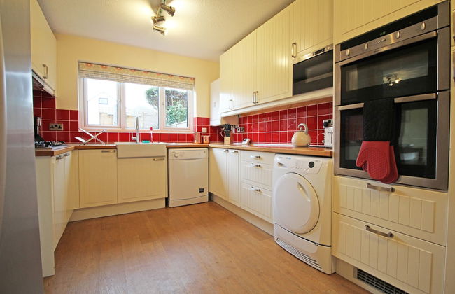 3 Bedroom Holiday Home With River Views - Photo 10