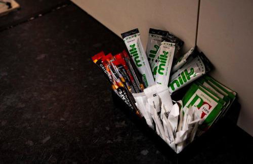 City-Centre Studio · Self-Contained · Sleeps 3 - Foto 17