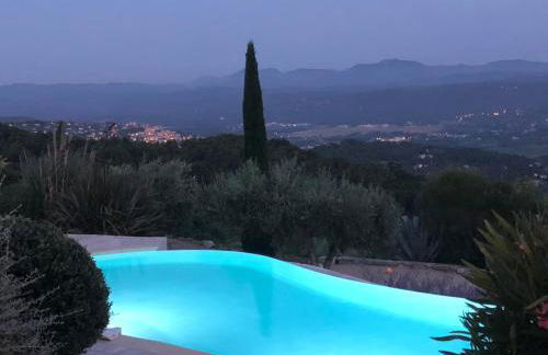 Villa La Genestière - Familienoase und Golfertraum mit Infinity-Pool und 180-Grad-Panoramablick bis zum Meer - Foto 64