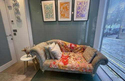 Modern self-contained Ground and Basement studios - Foto 21