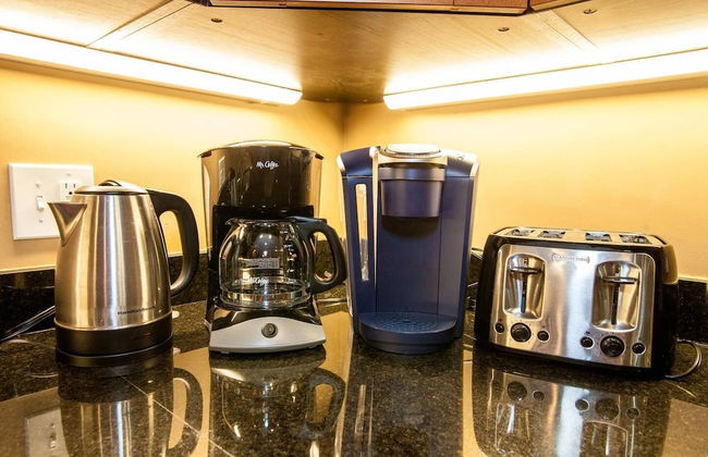 Lux Condo Near Boston - 3 King Beds 2 Bath-parking - Foto 14