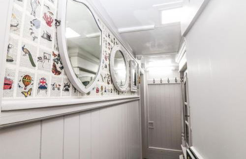 The Mouse House - Photo 14