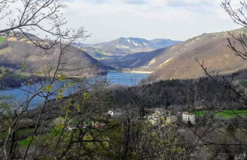 Refurbished 3 Bedroom Farmhouse in Emilia - Photo 31