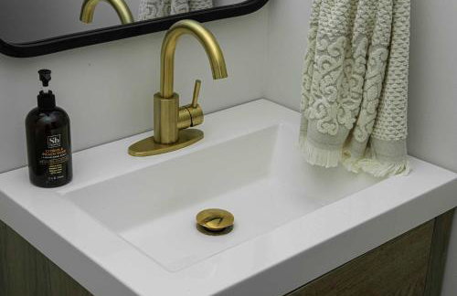 Stylish Getaway with Hot Tub-Near Downtown Indy-Family Friendly - Foto 30