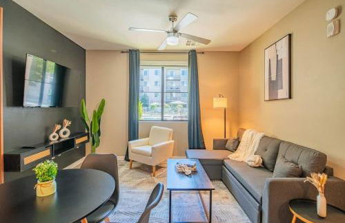 Spacious 2BR Uptown Biltmore Gym Pool Parking WD - Foto 1