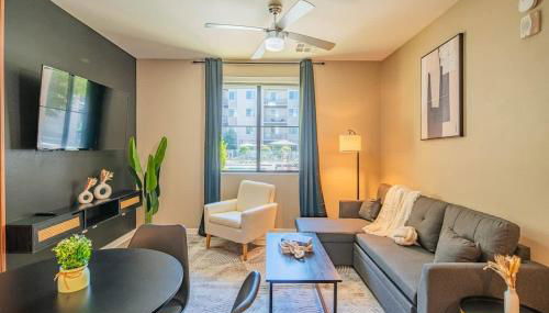 Spacious 2BR Uptown Biltmore Gym Pool Parking WD - Foto 1