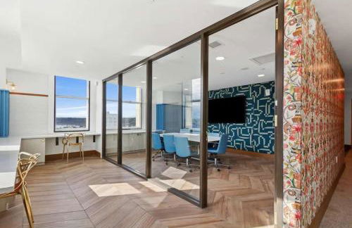 CozySuites at Sky Central - Foto 14