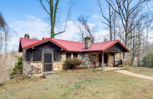 Peaceful Hendersonville Cabin - Hot Tub & Fire Pit - Foto 36