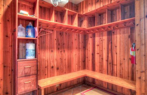 Stratton Mountain Condo with a Hot Tub! Sleeps 12! - Photo 8