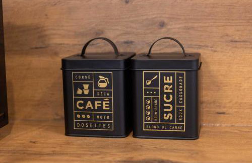 Apartment - free parking in garage , mountain and seaview , quiet neighbourhood - Photo 11