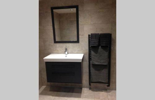 Luxury Coach house next to woodland in Knutsford - Photo 5