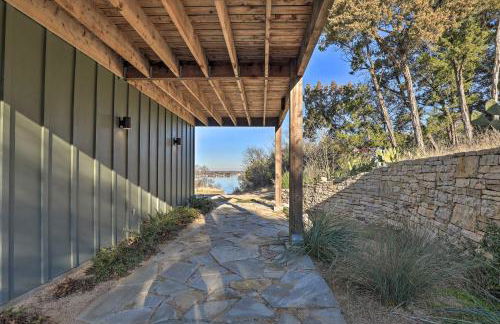 Lake Granbury Views and Game Room! Modern Escape - Foto 29