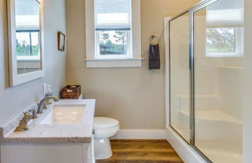 Escape to Nature Lakefront Jay Cottage with Views! - Foto 14