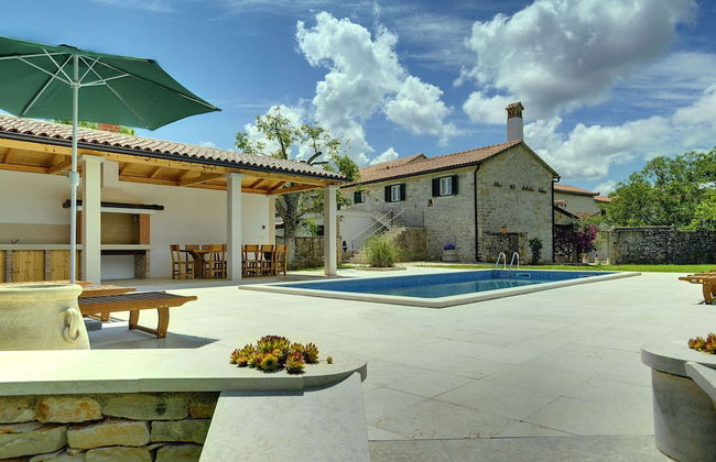 Holiday Home in Rojnici With Private Pool - Photo 40