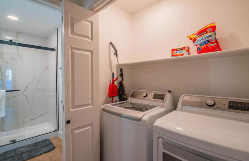 Chic Golf Pickleball Pool Hot Tub King Bed Parking - Foto 37