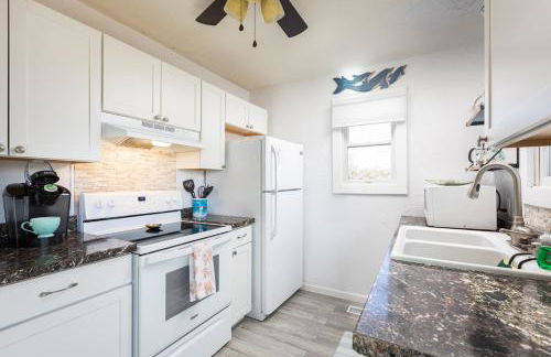 Oceanside Cottage -3BDR 2BA-Walk to Beach! - Foto 12