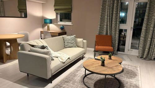 Stylish 1-Bed Riverside Views Near DLR Canary Wharf - Foto 1