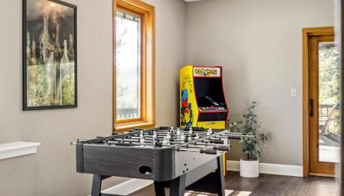 Hot Tub - Scenic Views - Spacious Deck - Game Room - Foto 2