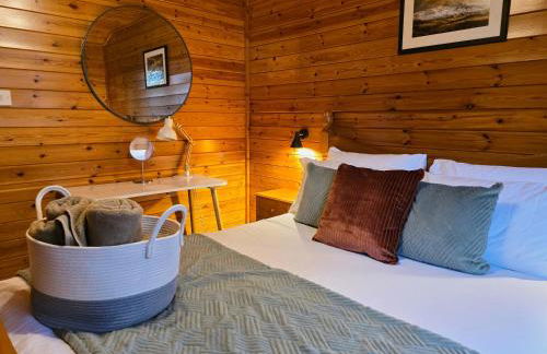 Luxury Wood Lodge with sauna, log burner & private woodland garden - Wnion Wood Lodge - Foto 17