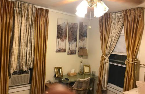 Room - Airport, Eastman Dental, UofR & Medical Ctr at Strong Hospital-Professionals Welcomed - Foto 5