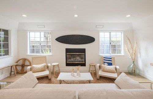 Seaside Home Modern Retreat with Breathtaking Views and Beachside Charm - Foto 1