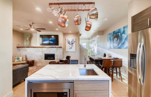 Fancy Townhome Near Old Town, Breweries and River! - Foto 50