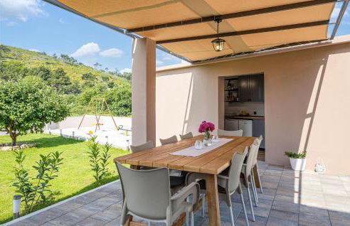 Awesome Home In Tugare With Kitchen - Foto 17