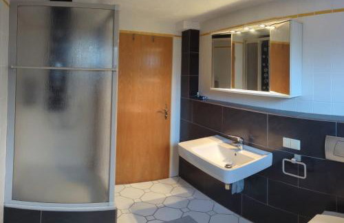 Ferien- Messe- Handwerkerzimmer mit Bad - Foto 7